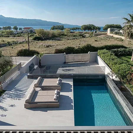 Fivi Luxury Villa, With Heated Pool & Seaviews, By Thinkvilla Villa *